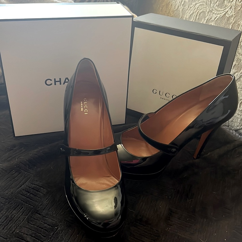 Gucci black  patent leather Mary Janes 5 inch stilettos